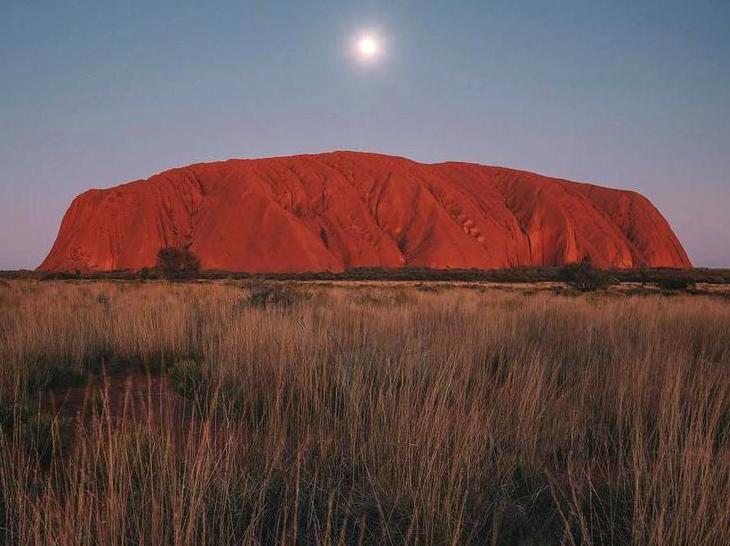 ewelme | Taking a Full Moon Tour for a Different Perspective of Uluru