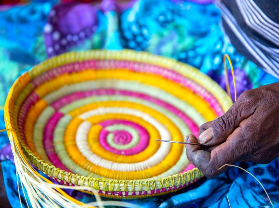 ewelme | Participating in a Weaving Workshop with Local Anangu Women